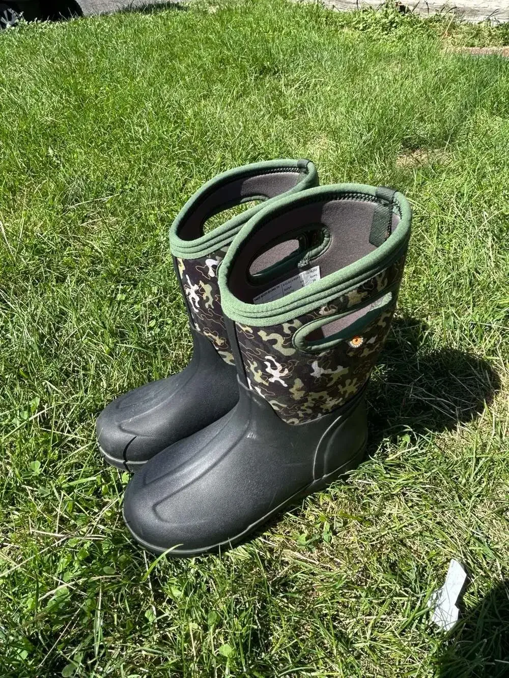Bogs Kids Classic II Pop Camo Snow Boots Size Youth 6